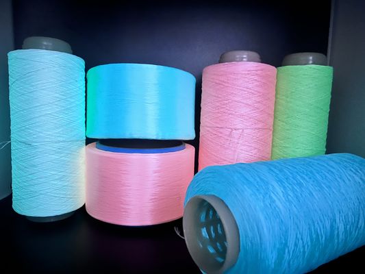 गुणवत्ता  Heat Resistant Luminous Yarn Glow Yarn Knitting 30 Minutes Charge फैक्टरी